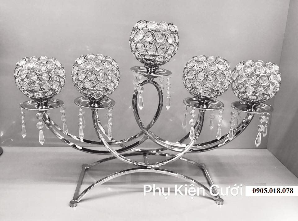 Chân nến pha lê trang trí tông màu bạc Chân nến pha lê trang trí tông màu bạc