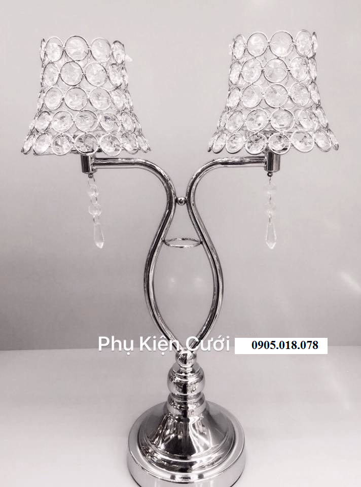Chân nến pha lê trang trí tông màu bạc Chân nến pha lê trang trí tông màu bạc