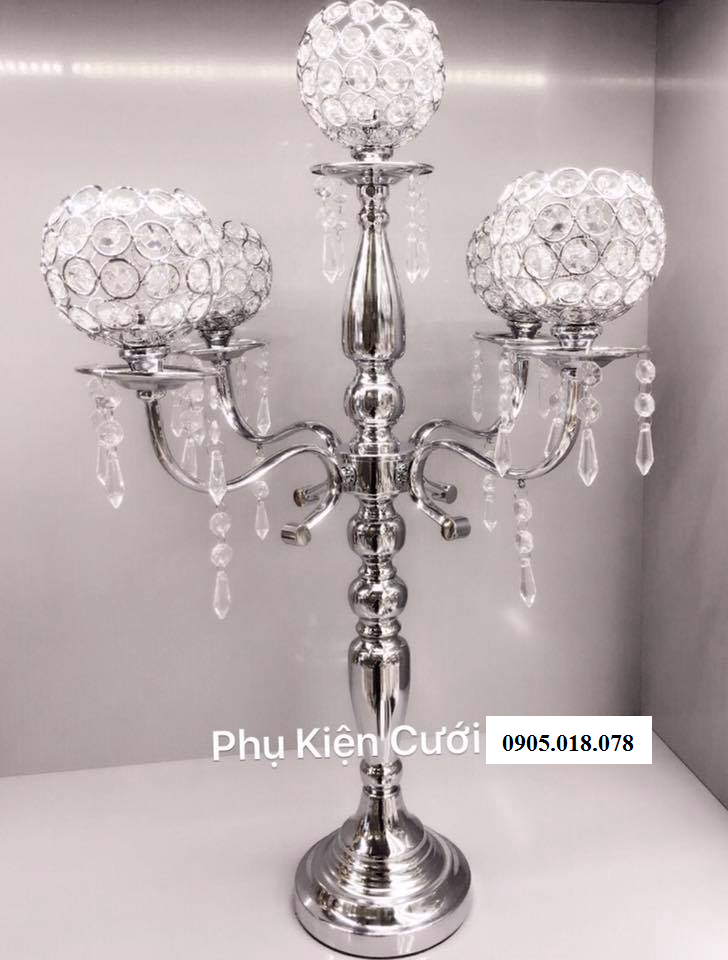 Chân nến pha lê trang trí tông màu bạc Chân nến pha lê trang trí tông màu bạc