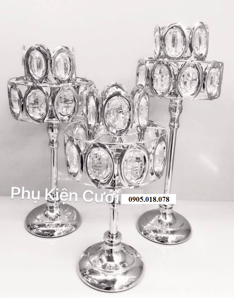 Chân nến pha lê trang trí tông màu bạc Chân nến pha lê trang trí tông màu bạc