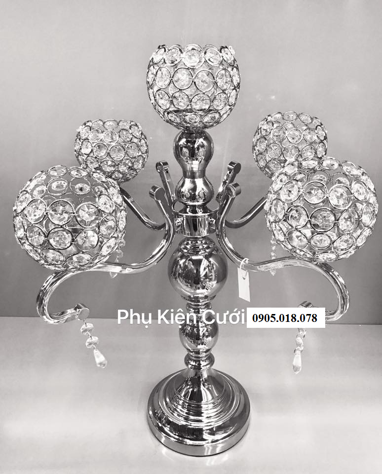 Chân nến pha lê trang trí tông màu bạc Chân nến pha lê trang trí tông màu bạc