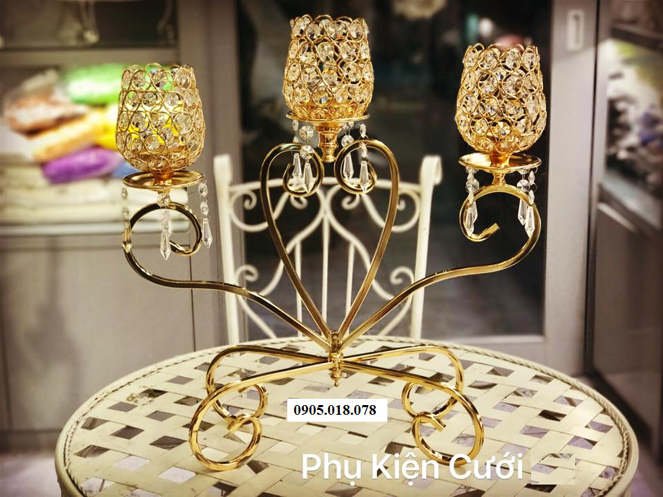 Chân nến pha lê trang trí tông màu vàng Chân nến pha lê trang trí tông màu vàng