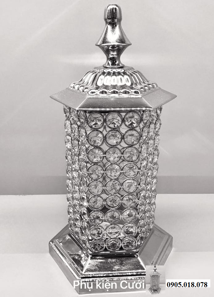 Chân nến pha lê trang trí tông màu bạc Chân nến pha lê trang trí tông màu bạc