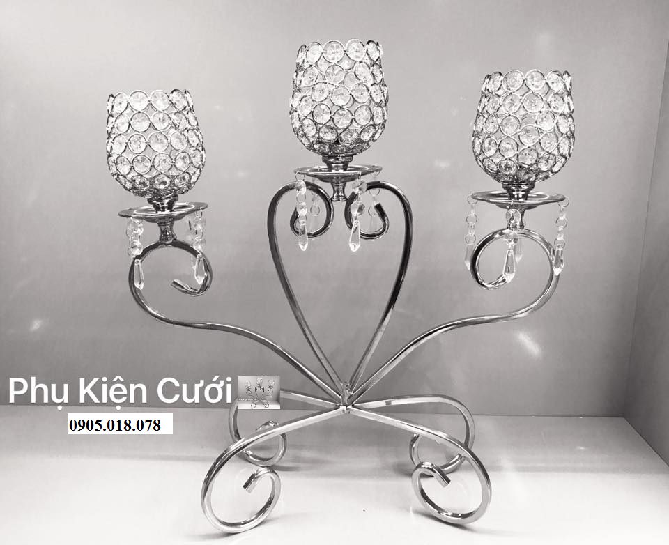 Chân nến pha lê trang trí tông màu bạc Chân nến pha lê trang trí tông màu bạc