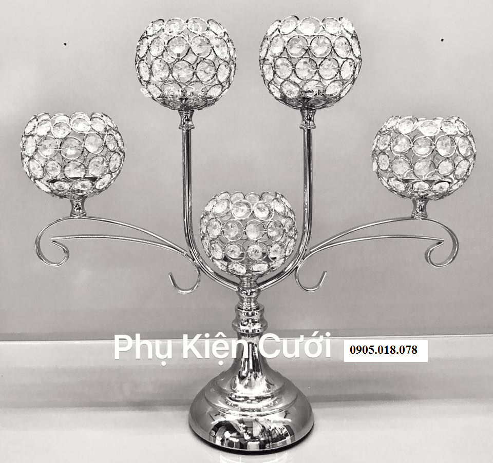 Chân nến pha lê trang trí tông màu bạc Chân nến pha lê trang trí tông màu bạc