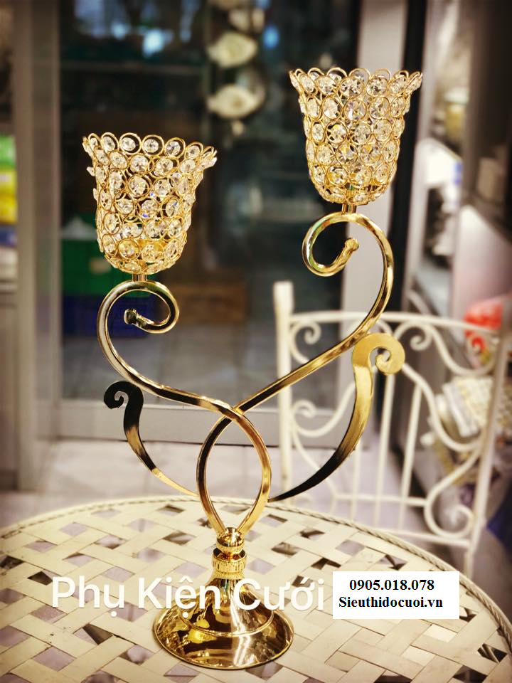 Chân nến pha lê trang trí tông màu vàng Chân nến pha lê trang trí tông màu vàng