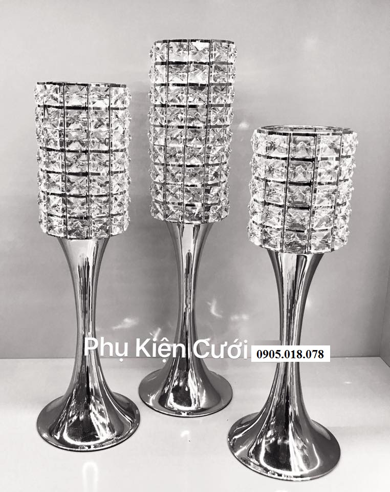 Chân nến pha lê trang trí tông màu bạc Chân nến pha lê trang trí tông màu bạc
