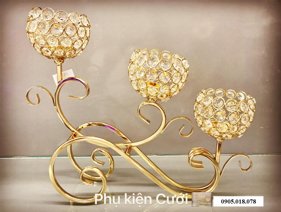 Chân nến pha lê trang trí tông màu vàng Chân nến pha lê trang trí tông màu vàng