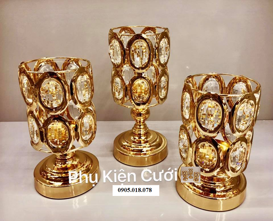 Chân nến pha lê trang trí tông màu vàng Chân nến pha lê trang trí tông màu vàng