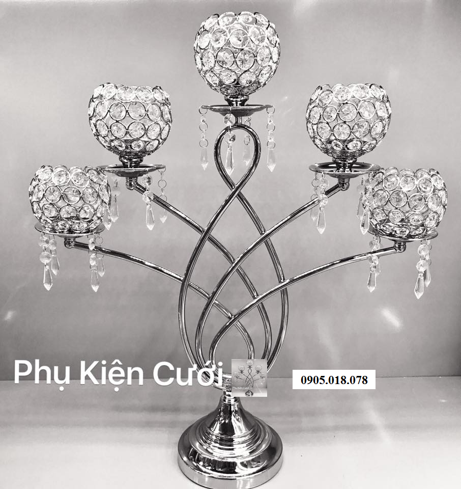 Chân nến pha lê trang trí tông màu bạc Chân nến pha lê trang trí tông màu bạc