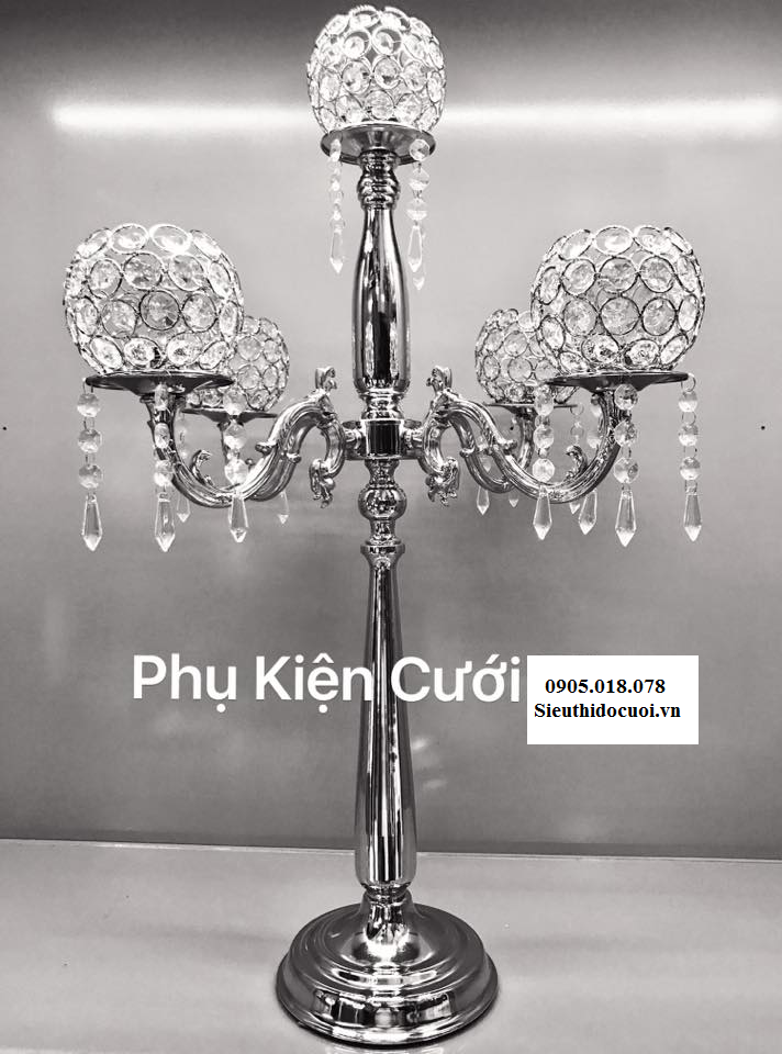 Chân nến pha lê trang trí tông màu bạc Chân nến pha lê trang trí tông màu bạc