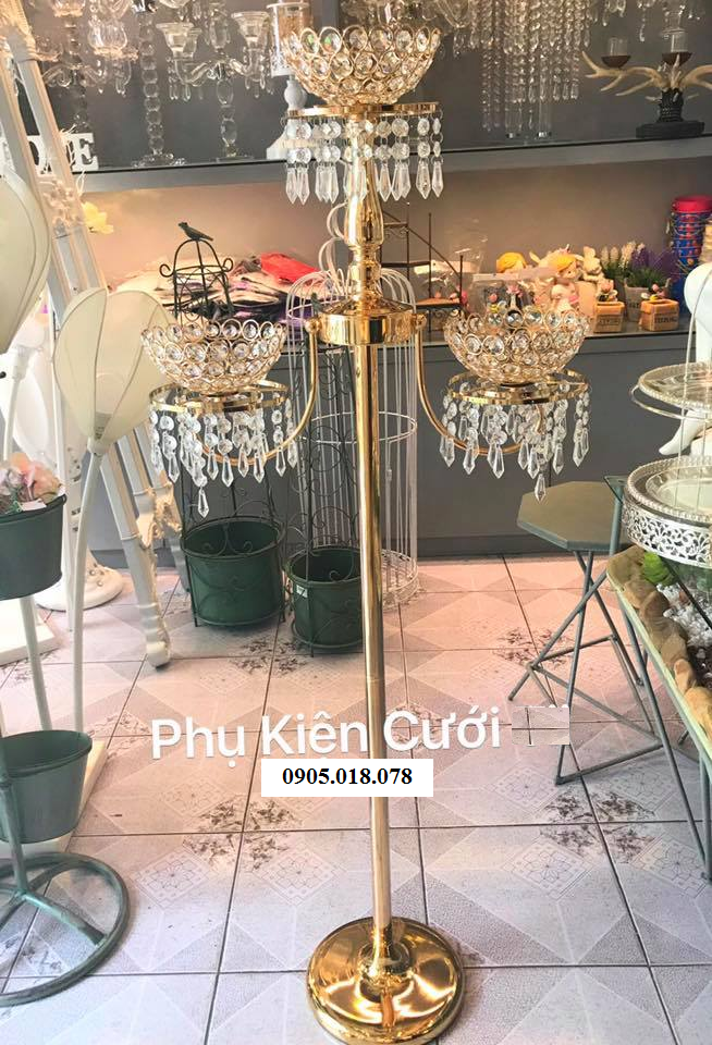 Chân nến pha lê trang trí tông màu vàng Chân nến pha lê trang trí tông màu vàng