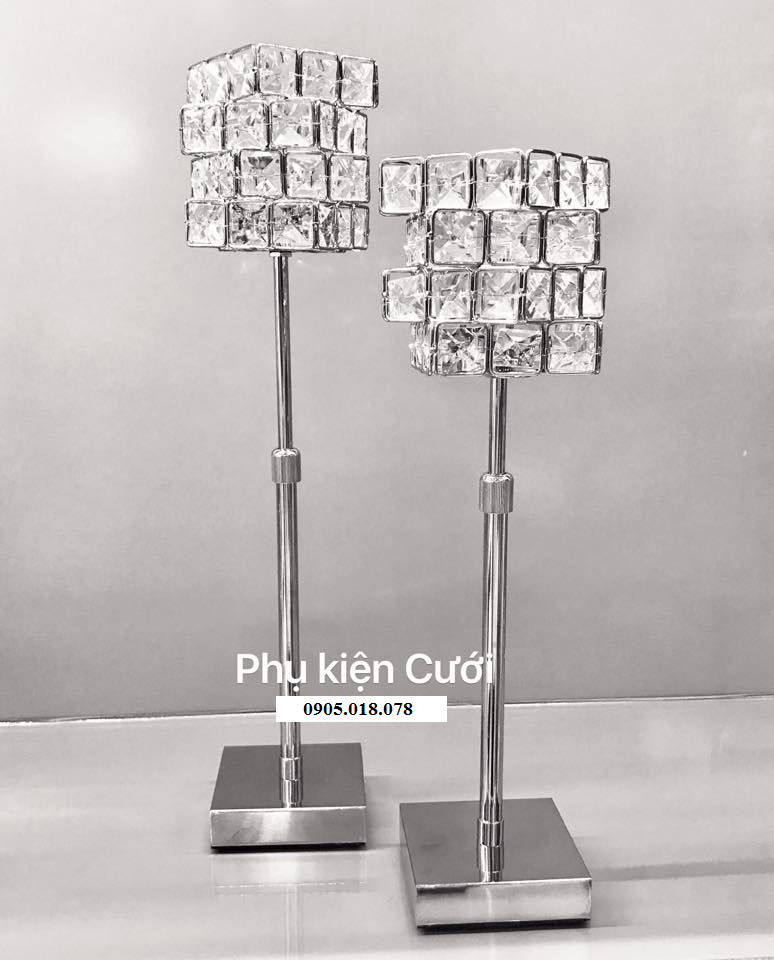 Chân nến pha lê trang trí tông màu bạc Chân nến pha lê trang trí tông màu bạc