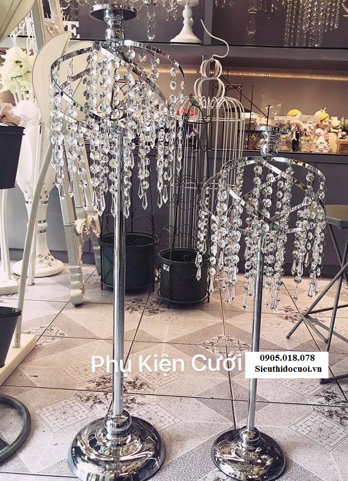 Chân nến pha lê trang trí tông màu bạc Chân nến pha lê trang trí tông màu bạc
