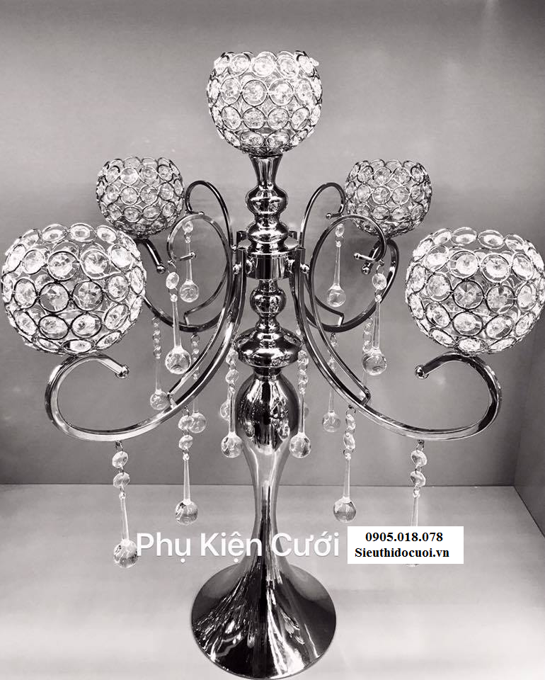 Chân nến pha lê trang trí tông màu bạc Chân nến pha lê trang trí tông màu bạc
