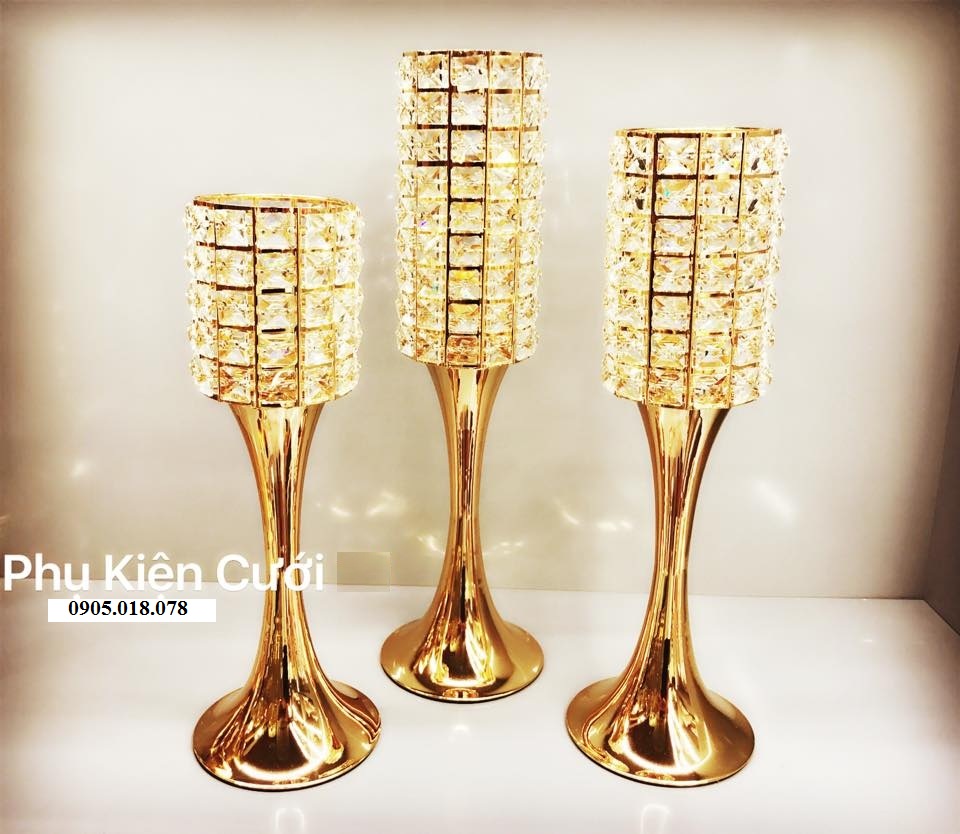 Chân nến pha lê trang trí tông màu vàng Chân nến pha lê trang trí tông màu vàng