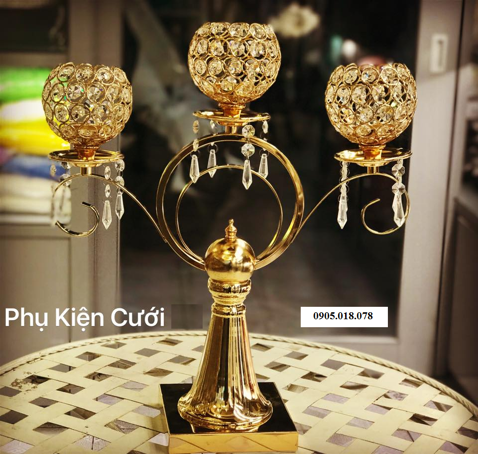 Chân nến pha lê trang trí tông màu vàng Chân nến pha lê trang trí tông màu vàng
