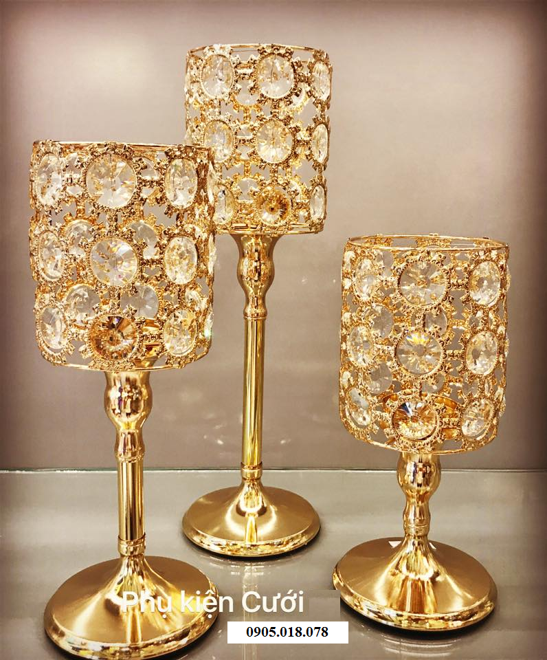 Chân nến pha lê trang trí tông màu vàng Chân nến pha lê trang trí tông màu vàng