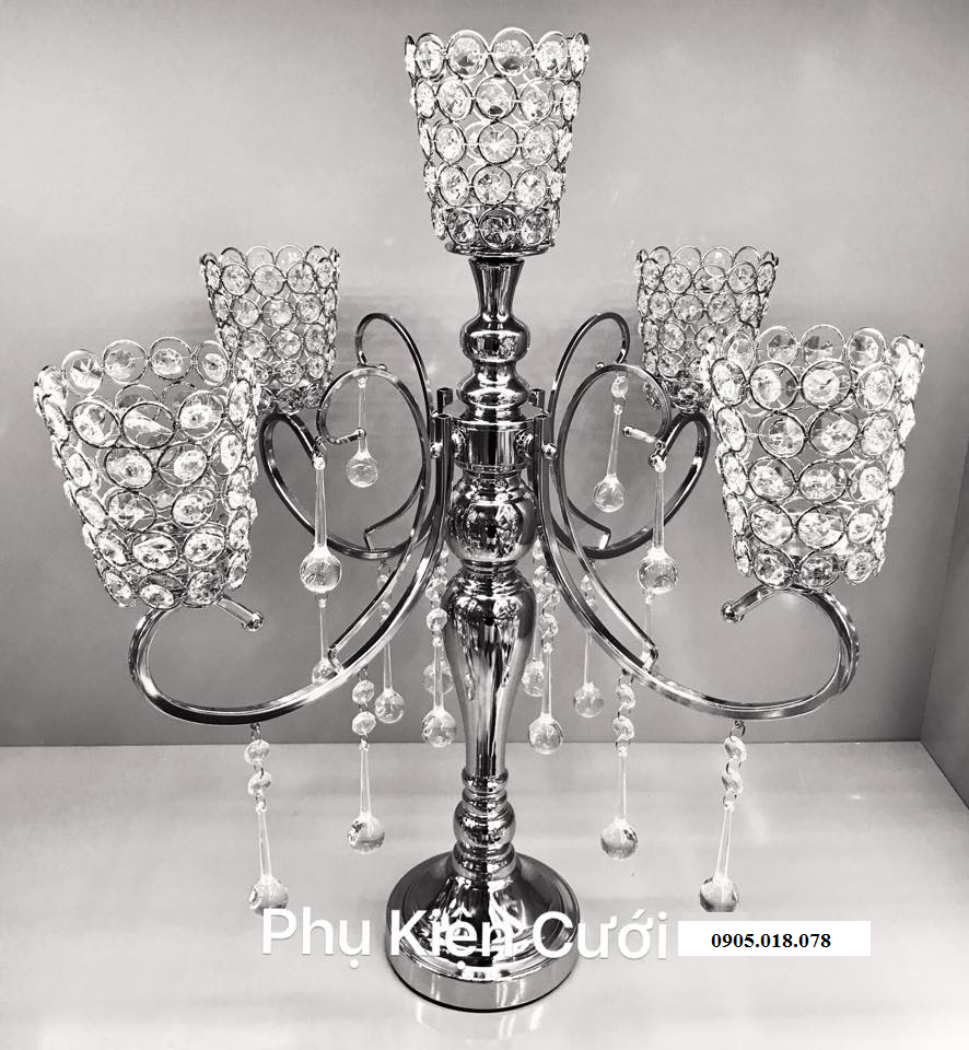 Chân nến pha lê trang trí tông màu bạc Chân nến pha lê trang trí tông màu bạc