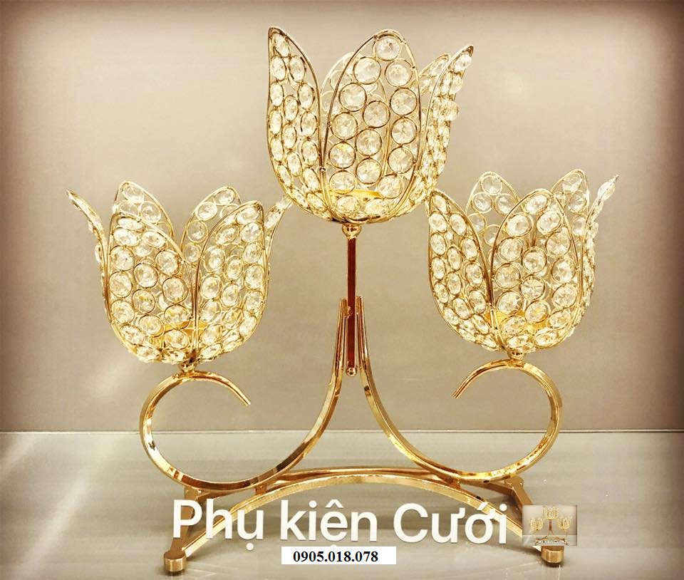 Chân nến pha lê trang trí tông màu vàng Chân nến pha lê trang trí tông màu vàng