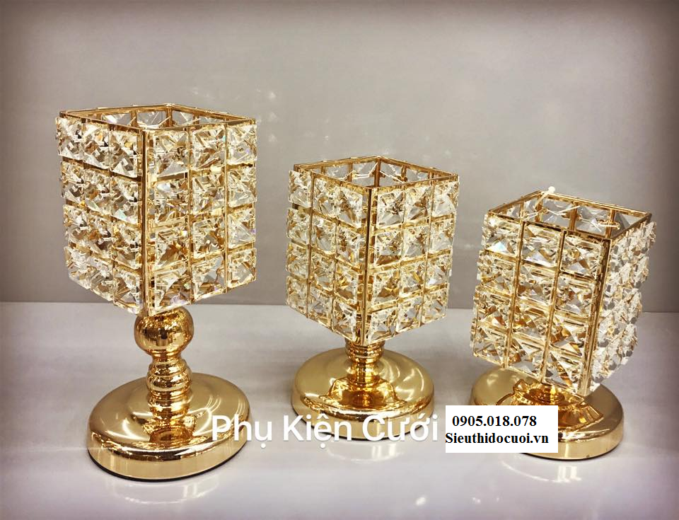 Chân nến pha lê trang trí tông màu vàng Chân nến pha lê trang trí tông màu vàng