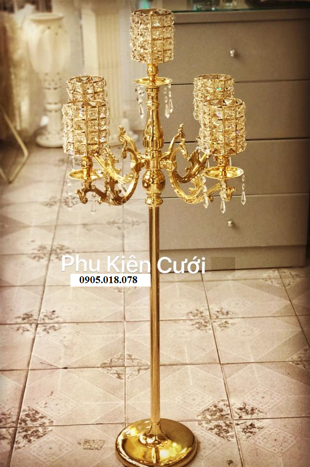 Chân nến pha lê trang trí tông màu vàng Chân nến pha lê trang trí tông màu vàng