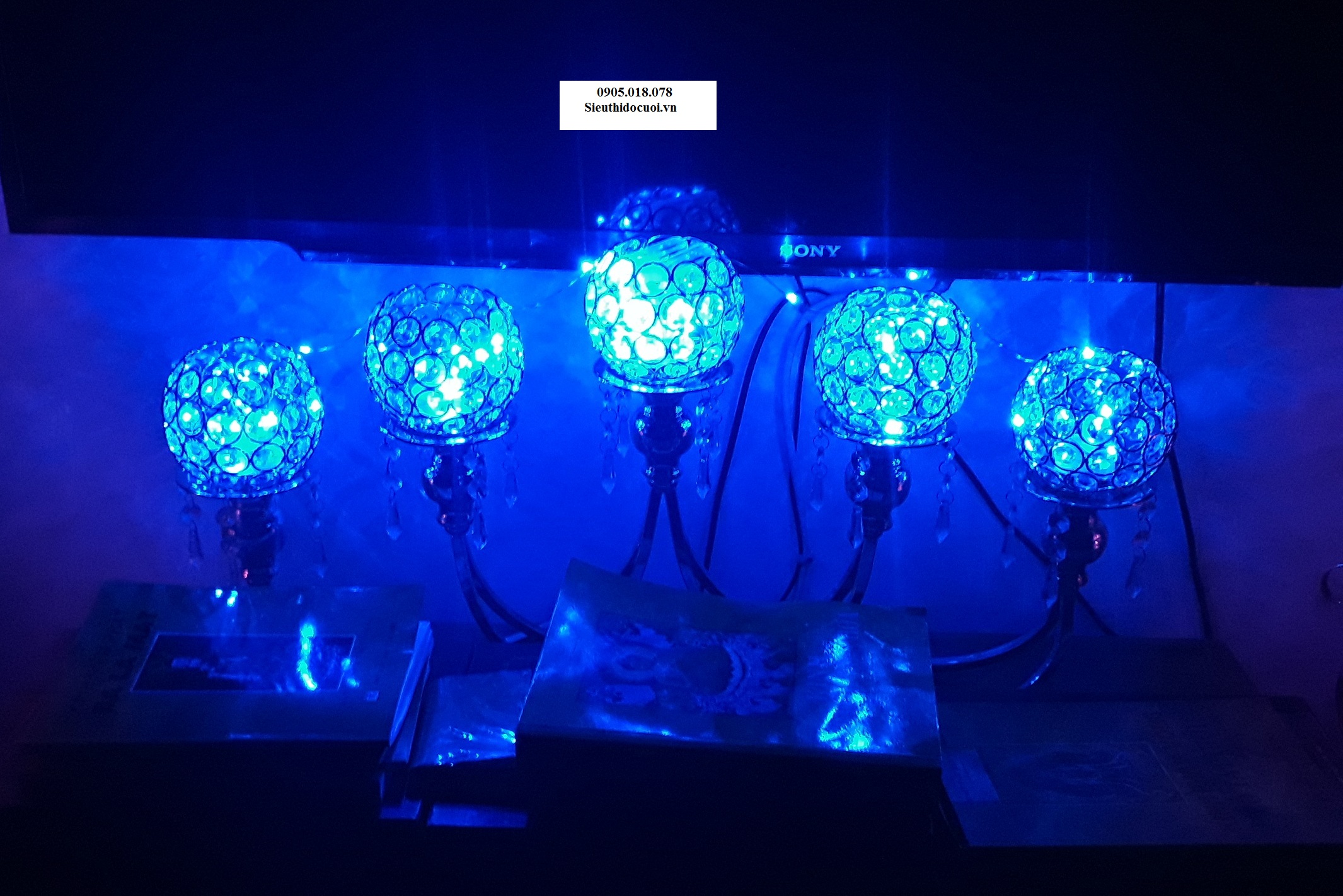 Chân nến pha lê trang trí tông màu bạc Chân nến pha lê trang trí tông màu bạc