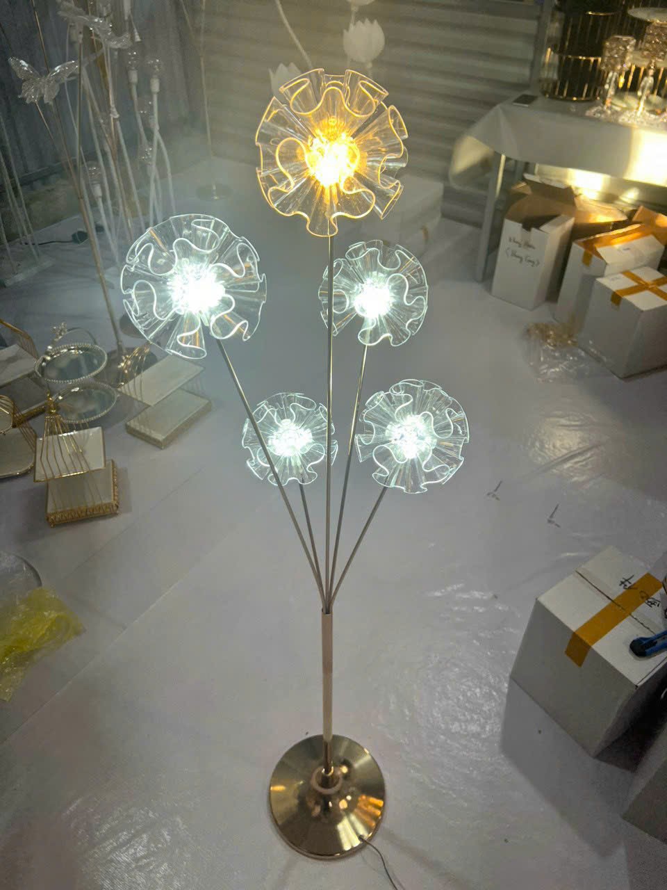 ĐÈN DẪN LỐI HOA CẨM TÚ CẦU ĐÈN DẪN LỐI HOA CẨM TÚ CẦU