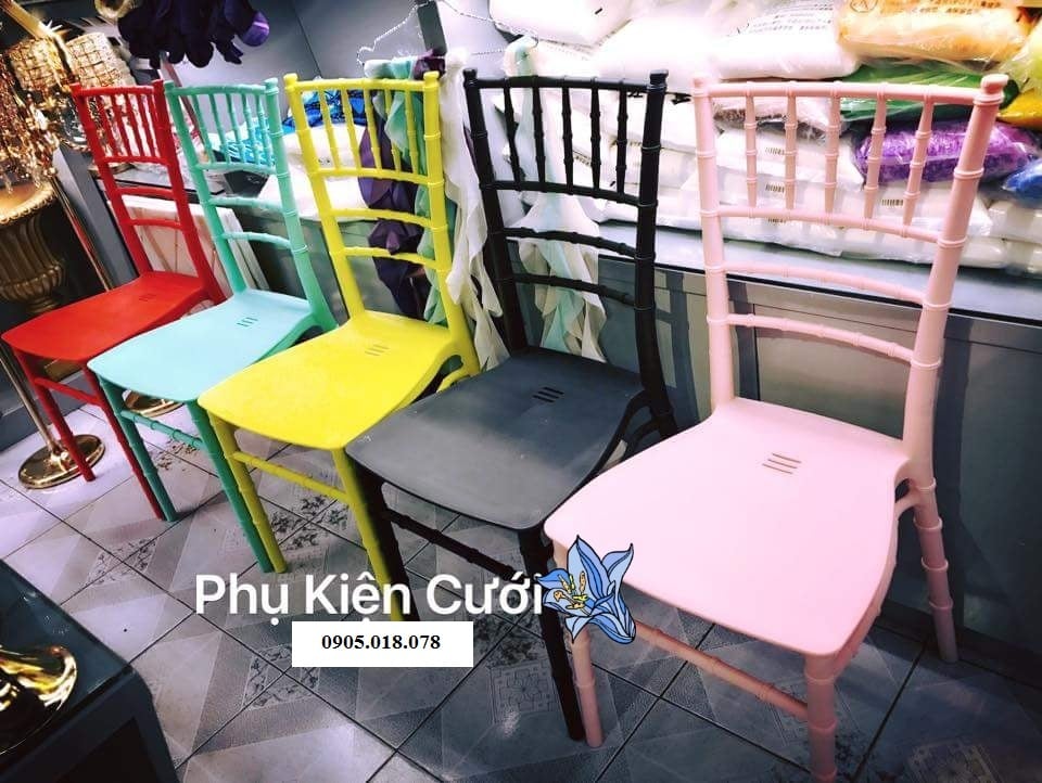 Ghế Tiffany bằng nhựa cao cấp đúc nguyên khối Ghế Tiffany bằng nhựa cao cấp đúc nguyên khối