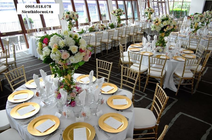 Ghế Tiffany bằng nhựa cao cấp đúc nguyên khối Ghế Tiffany bằng nhựa cao cấp đúc nguyên khối