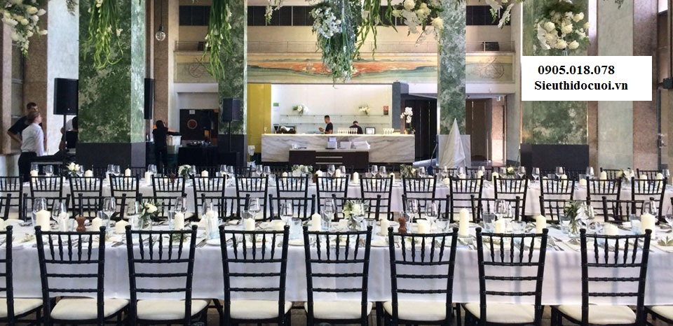 Ghế Tiffany bằng nhựa cao cấp đúc nguyên khối Ghế Tiffany bằng nhựa cao cấp đúc nguyên khối