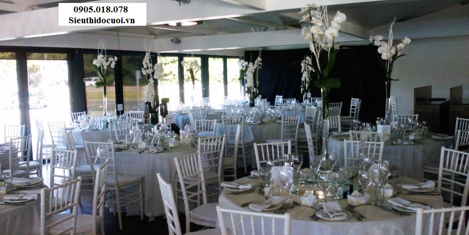 Ghế Tiffany bằng nhựa cao cấp đúc nguyên khối Ghế Tiffany bằng nhựa cao cấp đúc nguyên khối