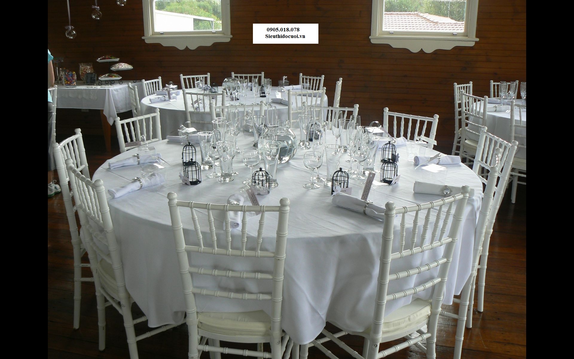 Ghế Tiffany bằng nhựa cao cấp đúc nguyên khối Ghế Tiffany bằng nhựa cao cấp đúc nguyên khối