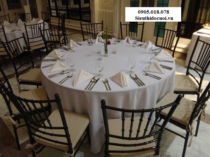 Ghế Tiffany bằng nhựa cao cấp đúc nguyên khối Ghế Tiffany bằng nhựa cao cấp đúc nguyên khối