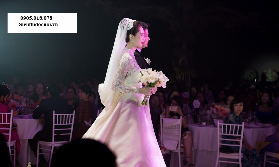 Ghế Tiffany bằng nhựa cao cấp đúc nguyên khối Ghế Tiffany bằng nhựa cao cấp đúc nguyên khối