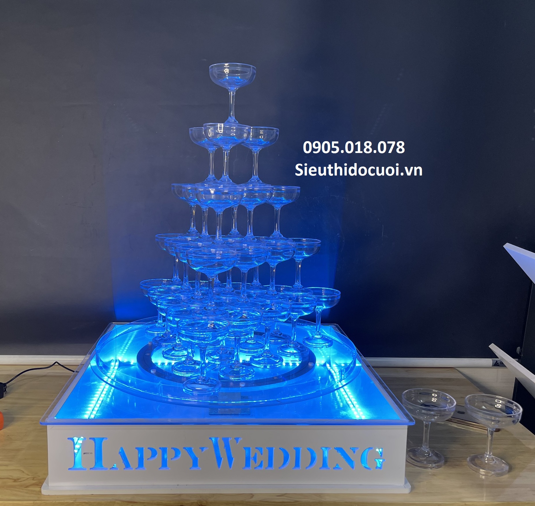 THÁP LY ĐÁM CƯỚI XẾP TẦNG HÌNH TAM GIÁC MẪU TL33 THÁP LY ĐÁM CƯỚI XẾP TẦNG HÌNH TAM GIÁC MẪU TL33