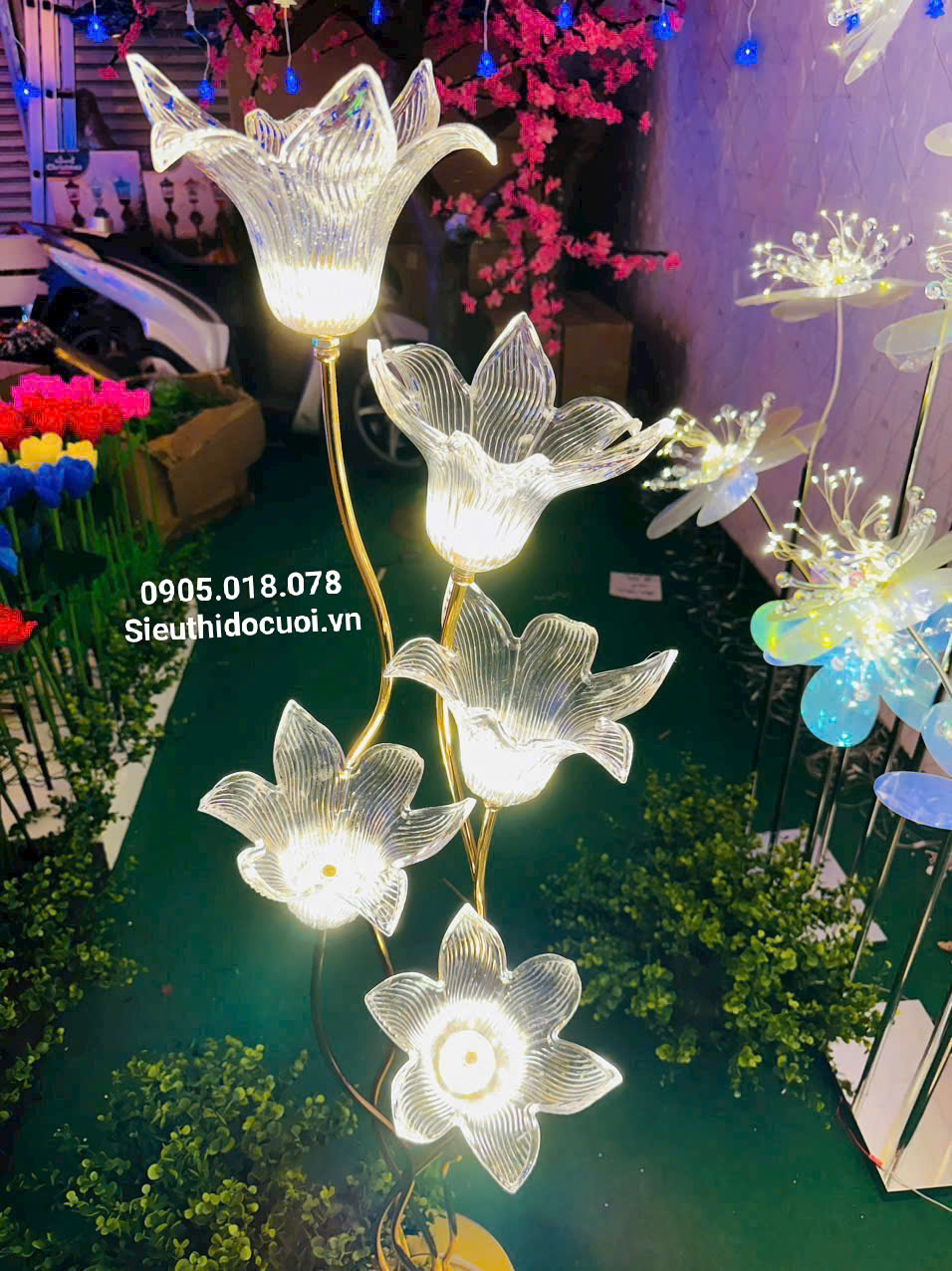 Đèn Dẫn Lối Đám Cưới Hoa Bách Hợp Bông Nhỏ Đèn Dẫn Lối Đám Cưới Hoa Bách Hợp Bông Nhỏ