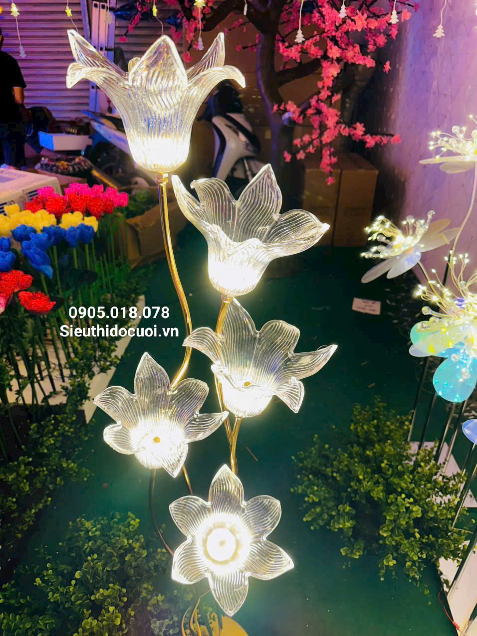 Đèn Dẫn Lối Đám Cưới Hoa Bách Hợp Bông Nhỏ Đèn Dẫn Lối Đám Cưới Hoa Bách Hợp Bông Nhỏ