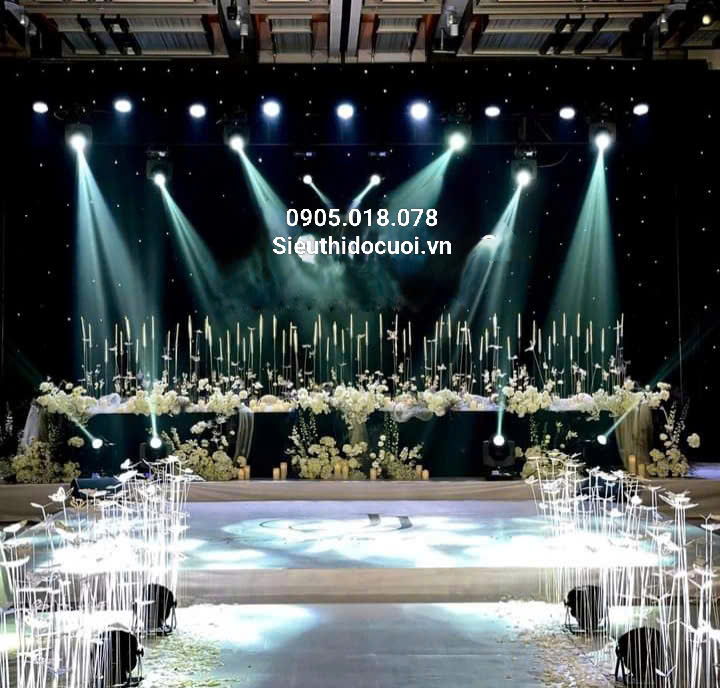 Đèn dẫn lối đám cưới mica đế ngang 8 cây Đèn dẫn lối đám cưới mica đế ngang 8 cây