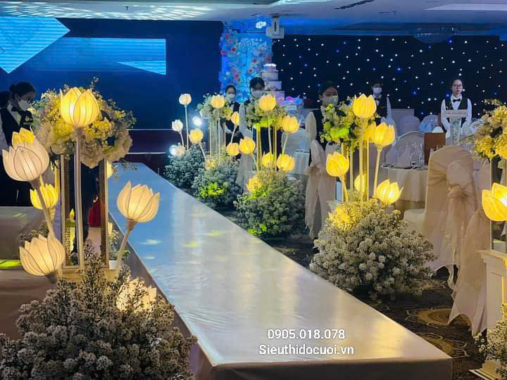 Đèn dẫn lối đám cưới hoa sen Đèn dẫn lối đám cưới hoa sen