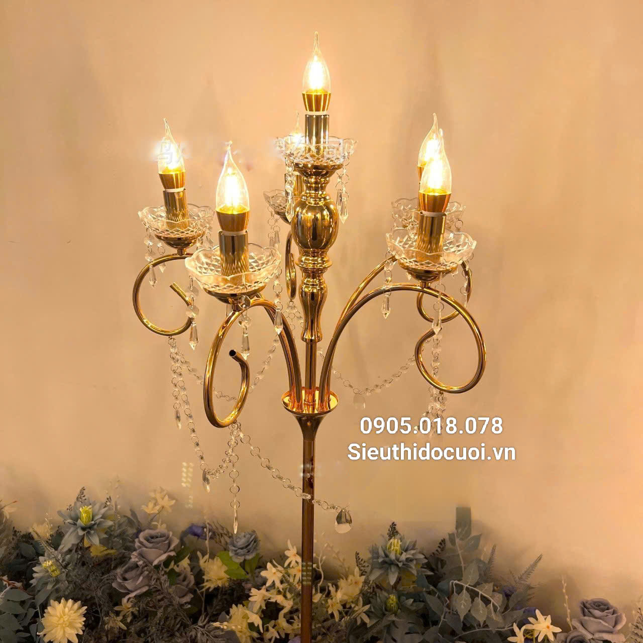 Dẫn lối sân khấu đám cưới đèn chùm 5 ngọn Dẫn lối sân khấu đám cưới đèn chùm 5 ngọn