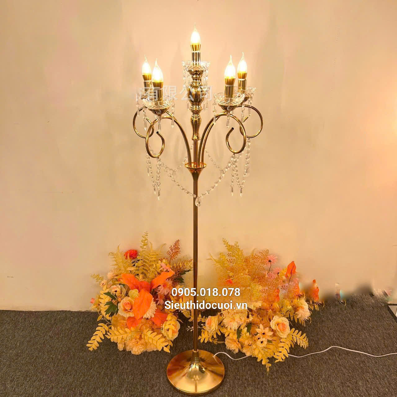 Dẫn lối sân khấu đám cưới đèn chùm 5 ngọn Dẫn lối sân khấu đám cưới đèn chùm 5 ngọn