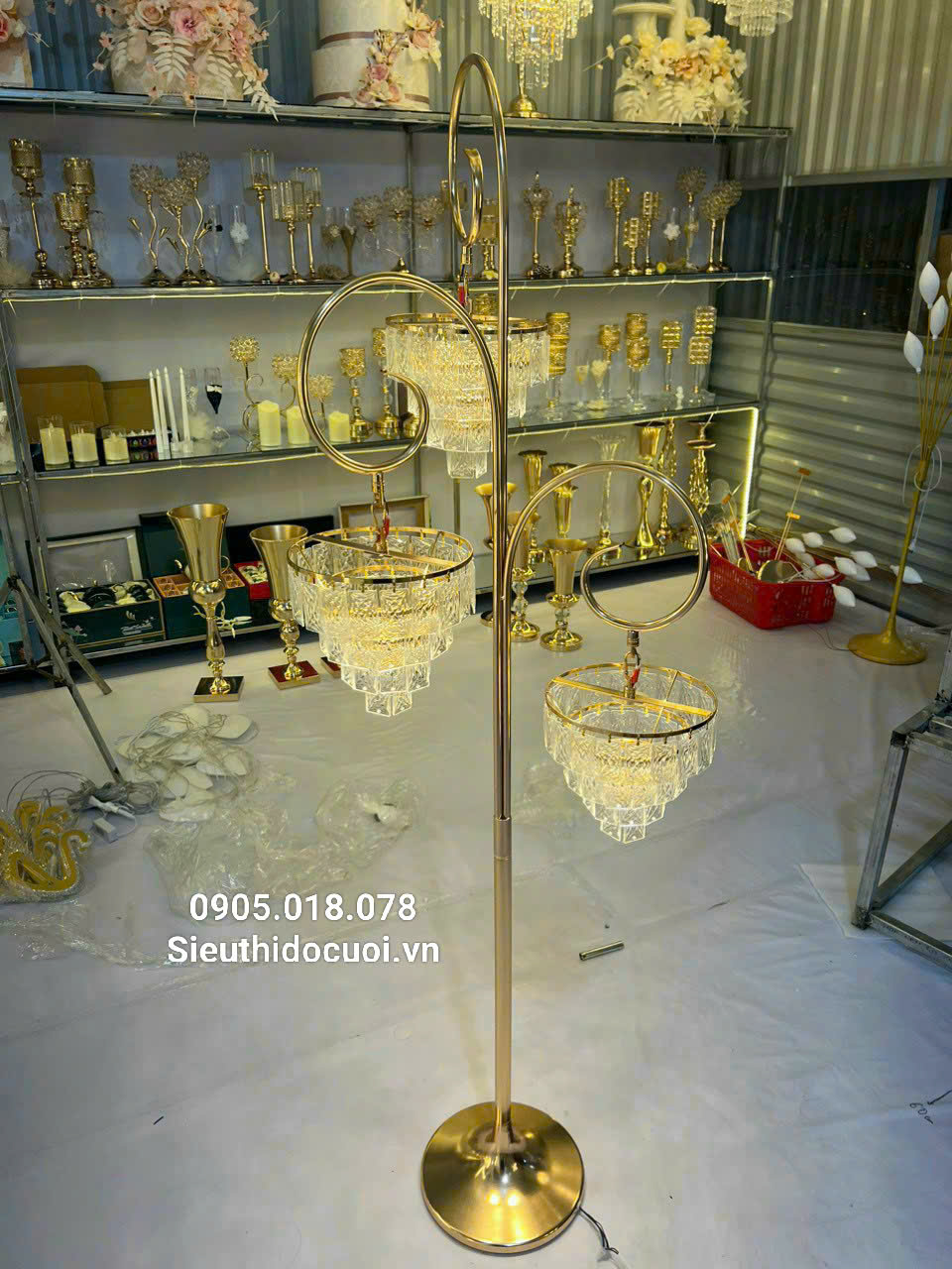 Dẫn lối sân khấu đám cưới đèn 3 chùm Dẫn lối sân khấu đám cưới đèn 3 chùm