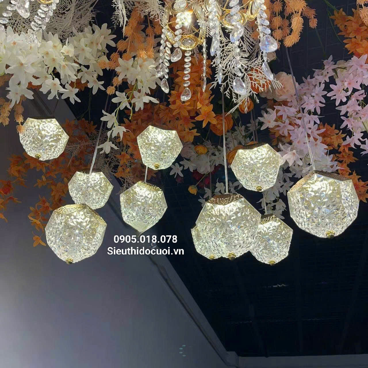 Đèn trang trí đám cưới thả led dâu tây Đèn trang trí đám cưới thả led dâu tây