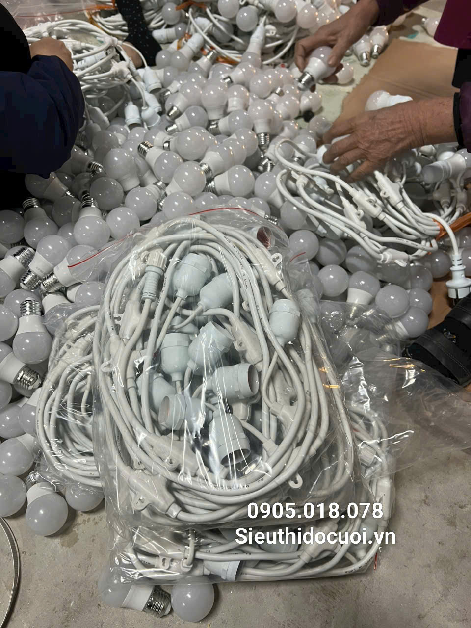 Dây đèn trang trí ngoài trời Dây đèn trang trí ngoài trời