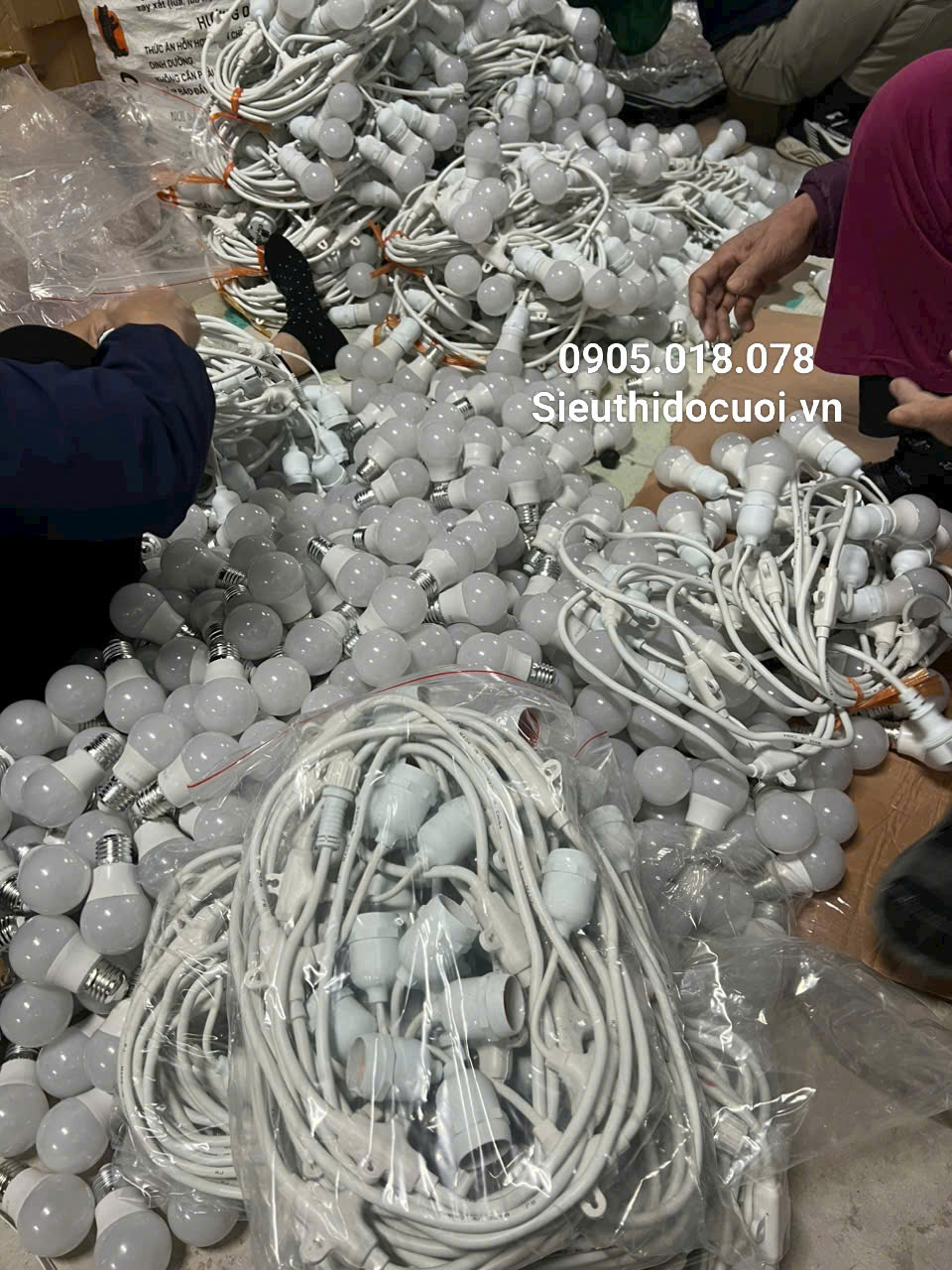 Dây đèn trang trí ngoài trời Dây đèn trang trí ngoài trời