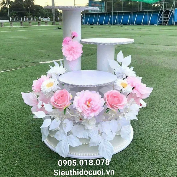 Giá đỡ  bánh kem mô hình 3 tầng