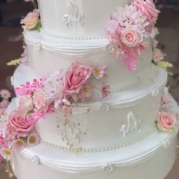 Bánh kem mô hình 4 tầng