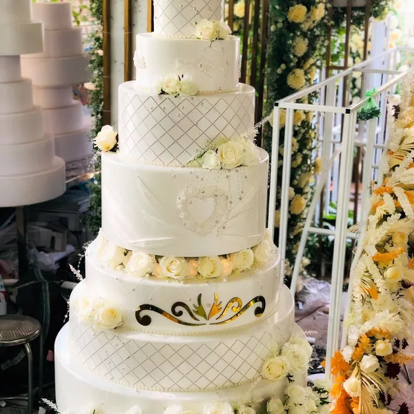 BÁNH KEM MÔ HÌNH ĐÁM CƯỚI