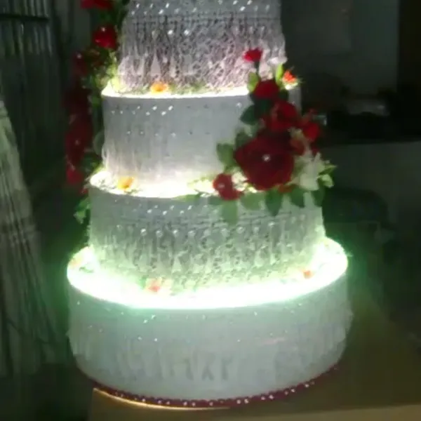 Bánh kem trang trí có đèn led xoay chiều